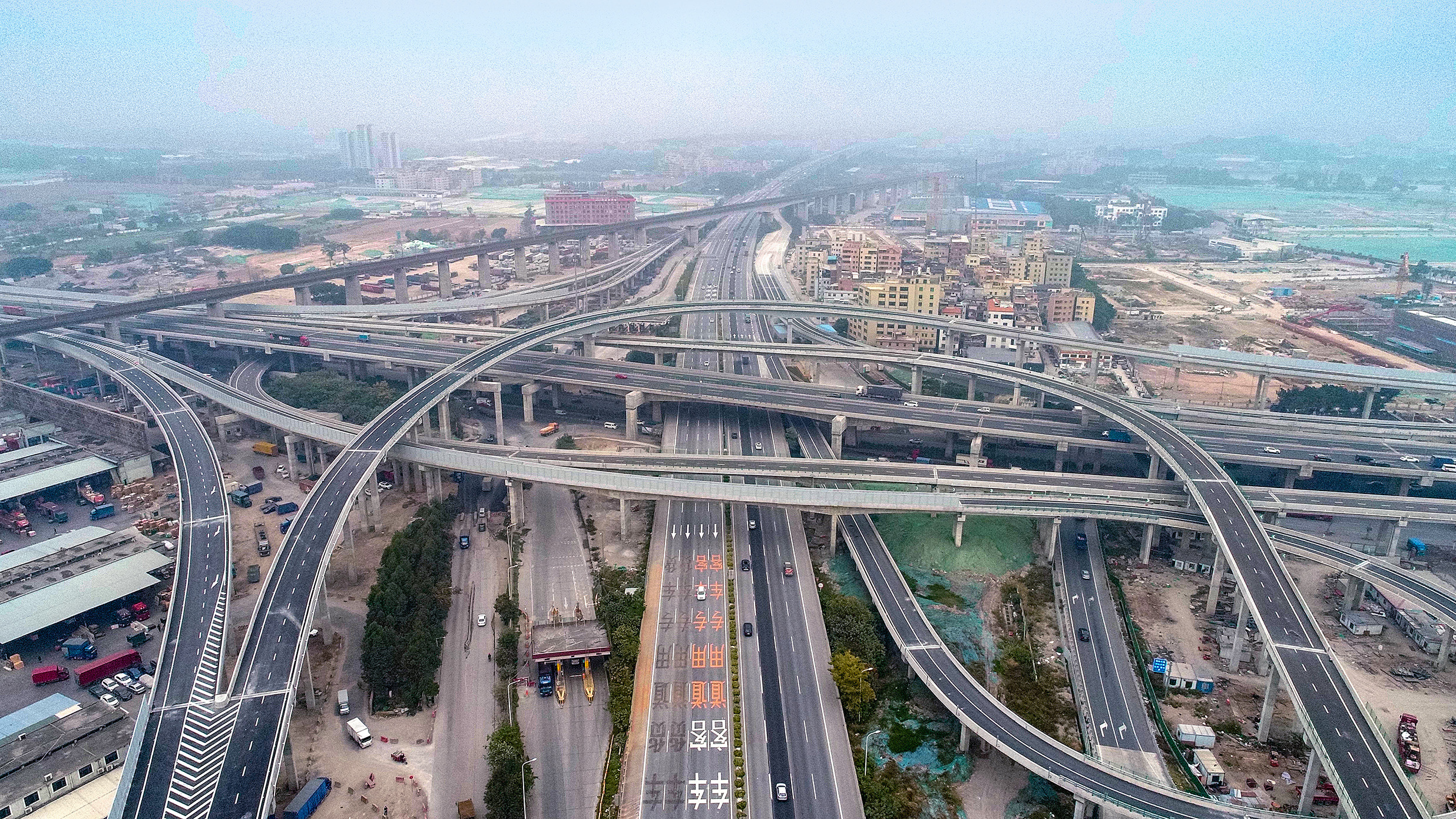 广佛肇高速广州段朝阳互通立交正式开通
（来源：南方日报，摄于2022年1月16日）